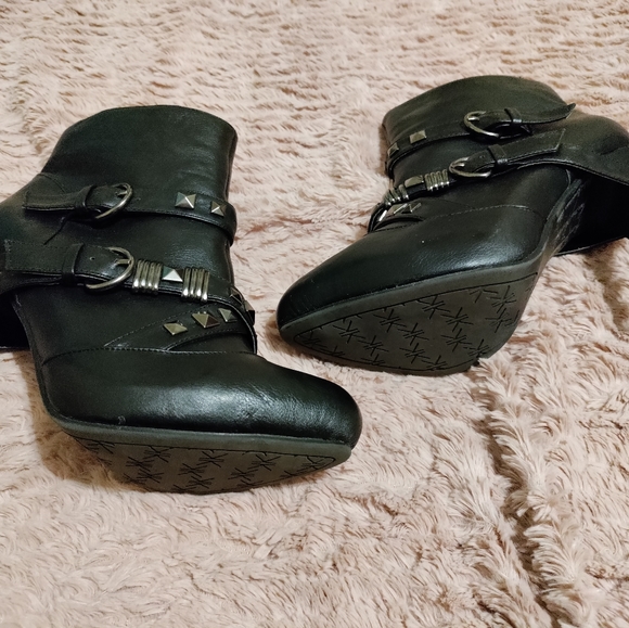 Kim Kardashian boot collection - Picture 5 of 7